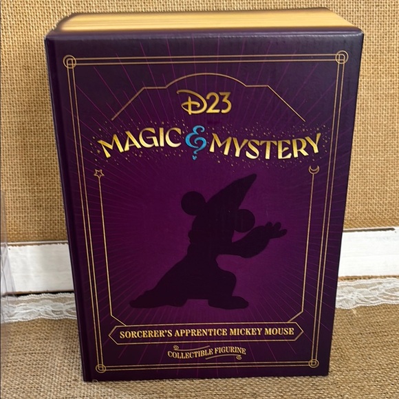 D23 Magic & Mystery Sorcerer's Apprentice Mickey Mouse Figurine - Picture 6 of 7